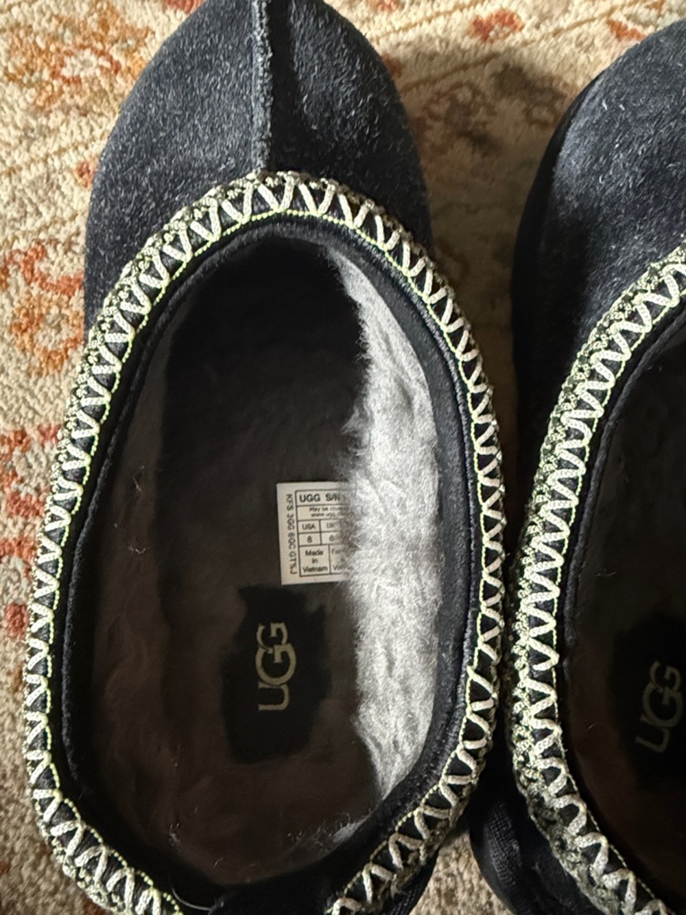 UGG women’s  Black Suede Slip-Ons with Contrast Trim never worn ! - Picture 4 of 4